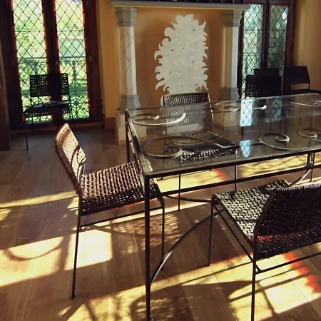 Hotel Les Tourelles De Thun 3*